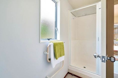 Photo of property in 1/23 Cairnbrae Court, Northcross, Auckland, 0632