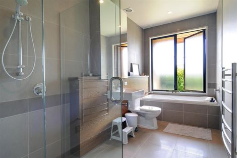 Photo of property in 18 Rannoch Drive, Jacks Point, Queenstown, 9371