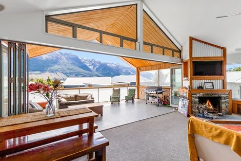 Photo of property in 8 Invincible Drive, Glenorchy, 9372