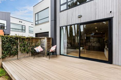 Photo of property in 1b Wai-iti Crescent, Woburn, Lower Hutt, 5010