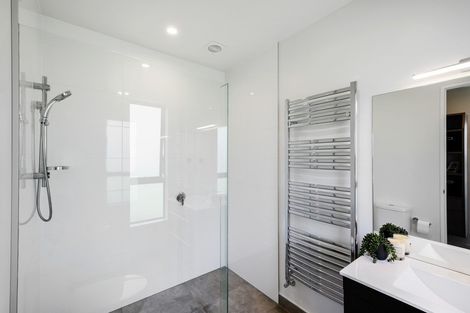 Photo of property in 29 Little Alpha Loop, Wanaka, 9305