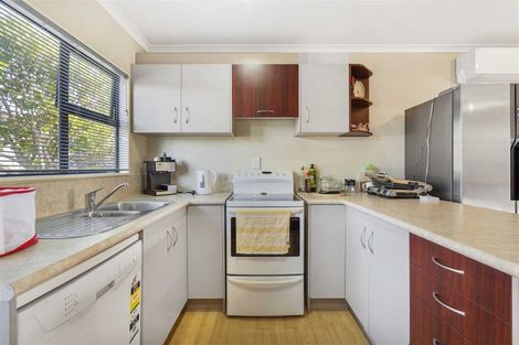 Photo of property in 20 Ward Crescent, Te Atatu Peninsula, Auckland, 0610