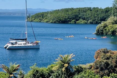 Photo of property in 1/852 Wily Terrace, Acacia Bay, Taupo, 3330