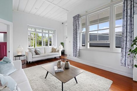 Photo of property in 147 Queen Street, Northcote Point, Auckland, 0627