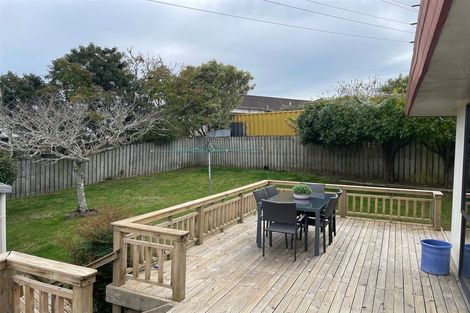 Photo of property in 72 Totaravale Drive, Totara Vale, Auckland, 0629