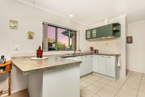 Photo of property in 46 Sandwick Drive, Weymouth, Auckland, 2103