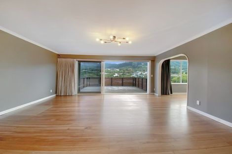 Photo of property in 32 Ngatitoa Street, Tawa, Wellington, 5028