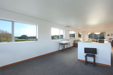Photo of property in 40 Robertson Street, Raglan, 3225