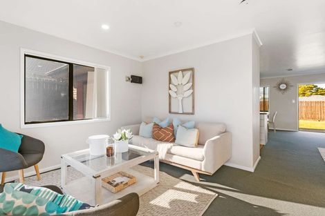 Photo of property in 8 Samara Place, Clendon Park, Auckland, 2103