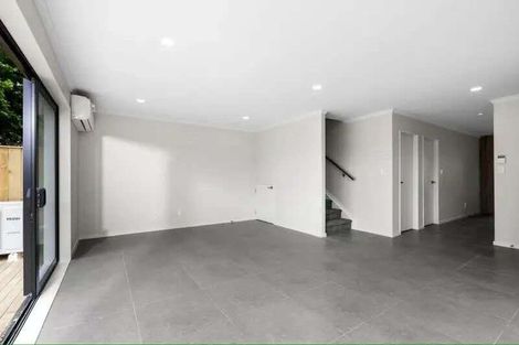 Photo of property in 10c Neilon Place, Northcross, Auckland, 0632