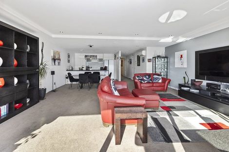 Photo of property in Dune, 2c/138 Oriental Parade, Oriental Bay, Wellington, 6011