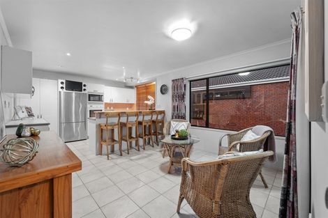 Photo of property in 1/65 Aberdeen Road, Castor Bay, Auckland, 0620