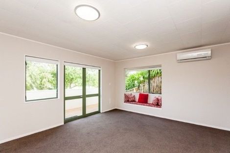 Photo of property in 23 Seaview Road, Marfell, New Plymouth, 4310