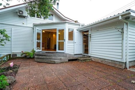 Photo of property in 1/1 Moana Avenue, Bayswater, Auckland, 0622