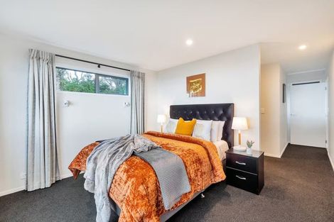 Photo of property in 23 Quinns Road, Waiatarua, Auckland, 0612