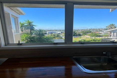 Photo of property in 3/178 Chivalry Road, Glenfield, Auckland, 0629