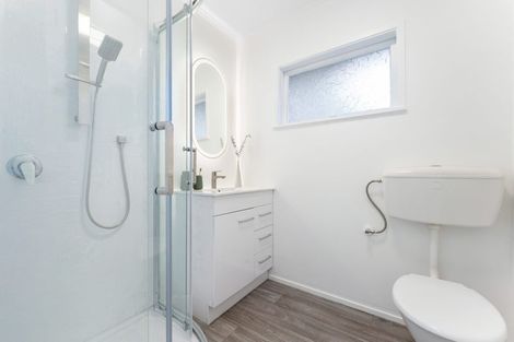 Photo of property in 2/14 Kapiti Place, Sunnynook, Auckland, 0620