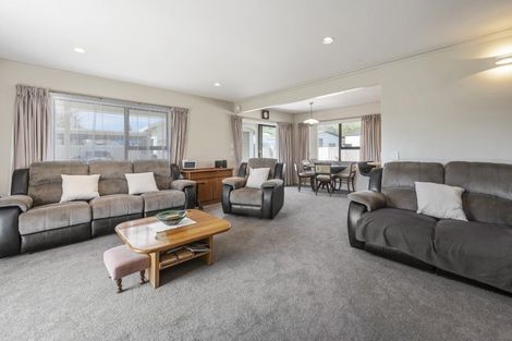 Photo of property in 2 Gibbs Place, Kinloch, Taupo, 3377