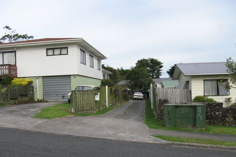 Photo of property in 1/13 Mona Vale, West Harbour, Auckland, 0618