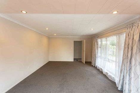 Photo of property in 17 Brookby Crescent, Avonhead, Christchurch, 8042