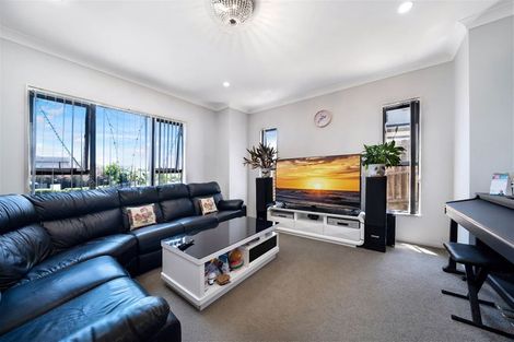 Photo of property in 23 Midhurst Avenue, Henderson, Auckland, 0612