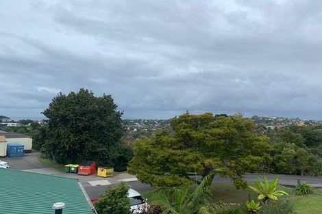 Photo of property in 765 East Coast Road, Northcross, Auckland, 0630