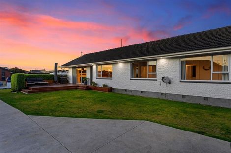 Photo of property in 9 Beeston Place, Redwood, Christchurch, 8051