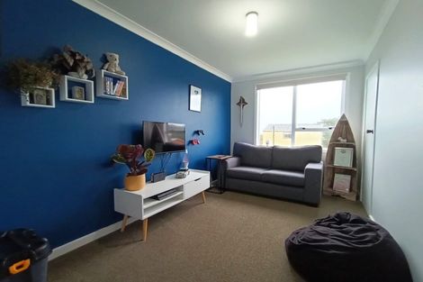 Photo of property in 9 Morere Street, Titahi Bay, Porirua, 5022