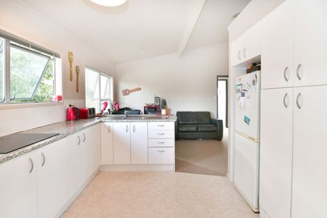 Photo of property in 6 William Hadlow Place, Hatfields Beach, Orewa, 0931