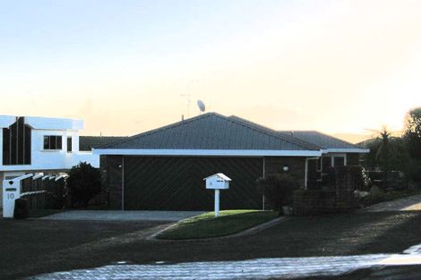 Photo of property in 8 Sunset Close, Western Heights, Hamilton, 3200