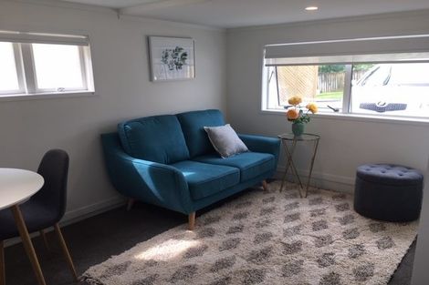 Photo of property in 1/1 Deuxberry Avenue, Northcote, Auckland, 0627