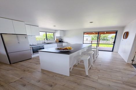 Photo of property in 33 Shearwater Street, One Tree Point, 0118