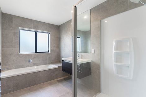 Photo of property in 3 Aquamarine Road, Rosehill, Papakura, 2113