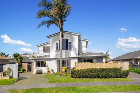 Photo of property in 11 Tolben Place, Golflands, Auckland, 2013