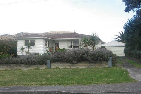 Photo of property in 16 Te Miti Street, Paekakariki, 5034