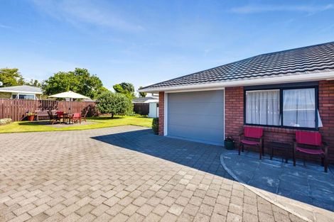 Photo of property in 4 Boulevard Drive, Merrilands, New Plymouth, 4312