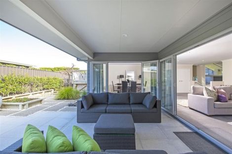Photo of property in 6 Swindon Close, Mellons Bay, Auckland, 2014