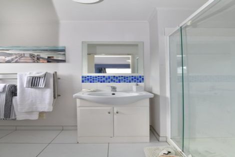 Photo of property in 3 Logan Lane, Stanmore Bay, Whangaparaoa, 0932