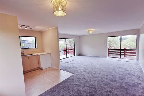 Photo of property in 2/13 Helicon Place, Totara Vale, Auckland, 0629