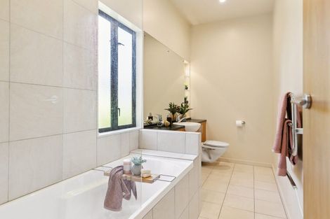 Photo of property in 8 Ranikhet Way, Khandallah, Wellington, 6035