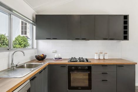 Photo of property in 2/24 Hastings Parade, Devonport, Auckland, 0624