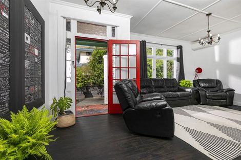 Photo of property in 5 Don Buck Road, Henderson, Auckland, 0614
