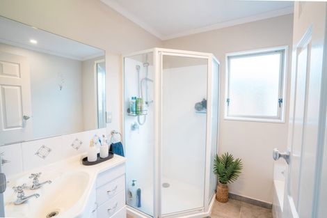 Photo of property in 10 Fernlea Avenue, Kelvin Grove, Palmerston North, 4414