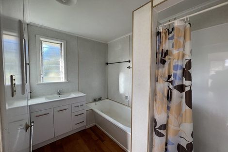 Photo of property in 9 Maunder Place, New Lynn, Auckland, 0600