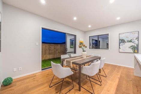 Photo of property in 15 Mcindoe Road, Kumeu, 0810