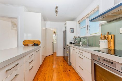 Photo of property in 10 Marie Crescent, Te Atatu South, Auckland, 0610