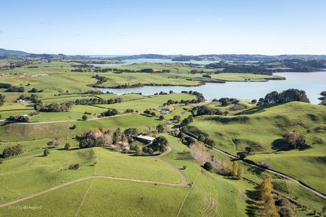 Photo of property in 18 Warren Road, Raglan, 3295