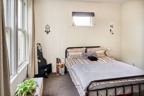 Photo of property in 24 Garden Road, Northland, Wellington, 6012