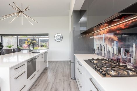 Photo of property in 33 Pohutukawa Drive, Eskdale, Napier, 4182