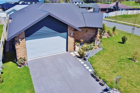 Photo of property in 17 Huka Heights Drive, Rangatira Park, Taupo, 3330